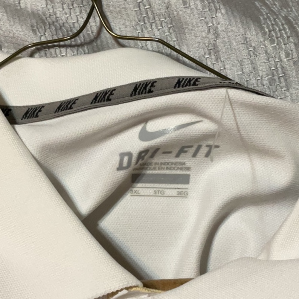 Nike Apparel - Picture 4 of 6